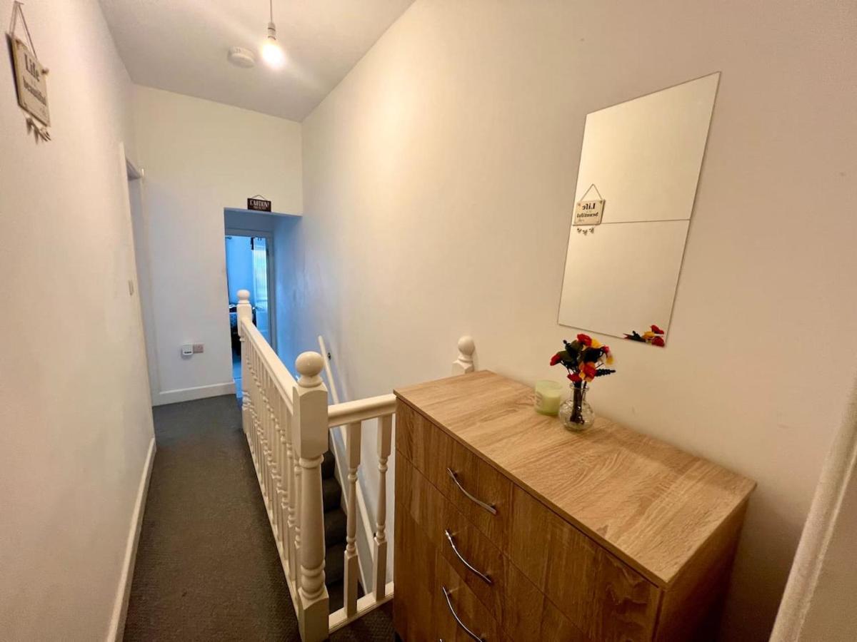 4 Bedroom Terrace House Wellingborough Exterior photo